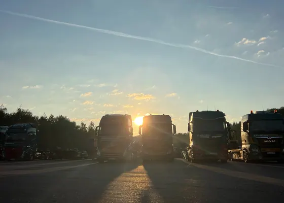 Ziegler-Fuhrpark im Abendlicht