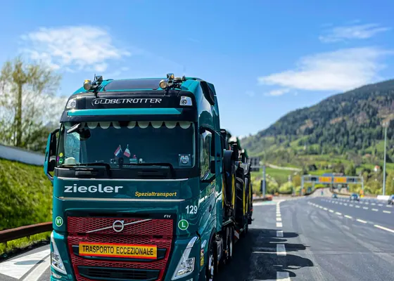 Spezialtransport auf europäischer Fernstraße